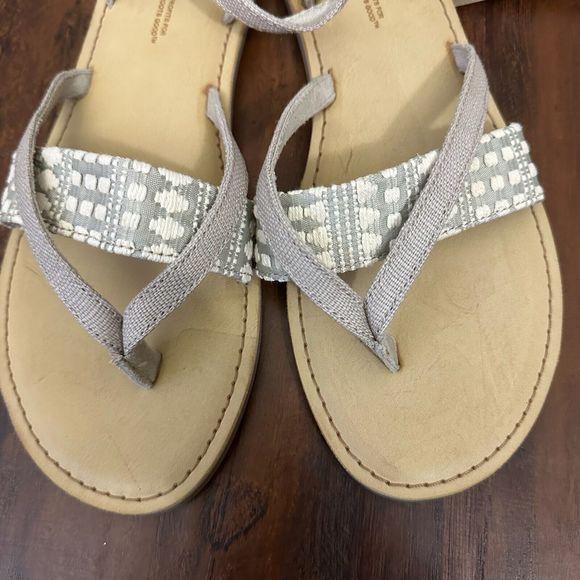 NWT TOMS Lexie Strappy Sandals Oxford Tan Heritage Canvas/Diamond Tribal - Picture 4 of 10